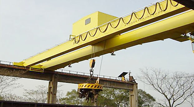 橋式起重機