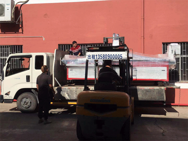 數(shù)控鉆孔攻絲機出貨浙江！